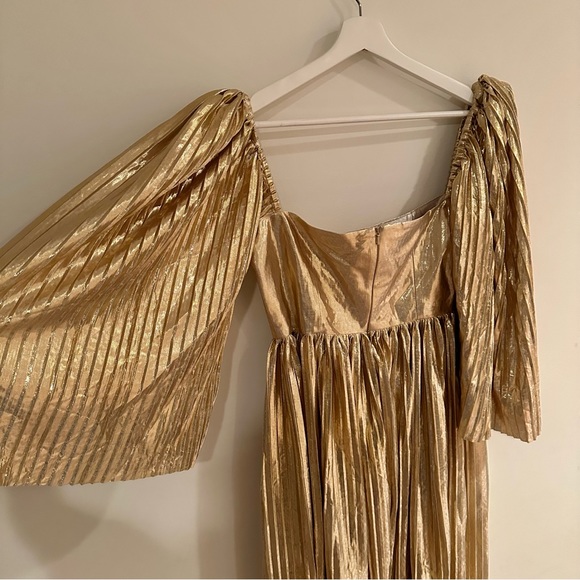 Handmade gold pleated dress with bell sleeves - Picture 5 of 9
